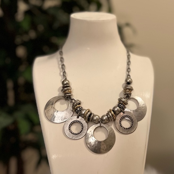 ✔Silver Disk Pendant Statement Necklace - Picture 3 of 5